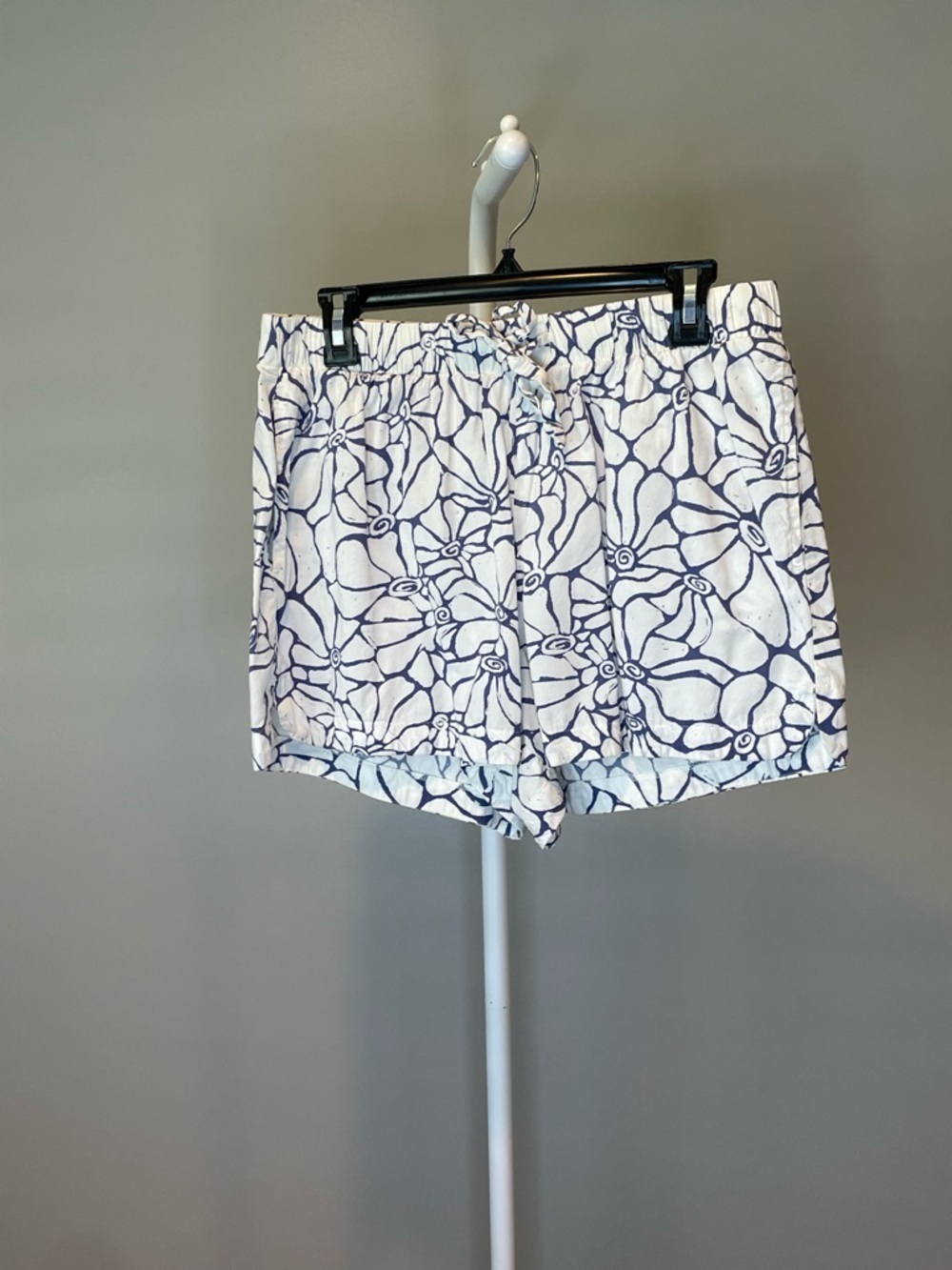 Women’s White & Navy Floral Drawstring Pajama Shorts